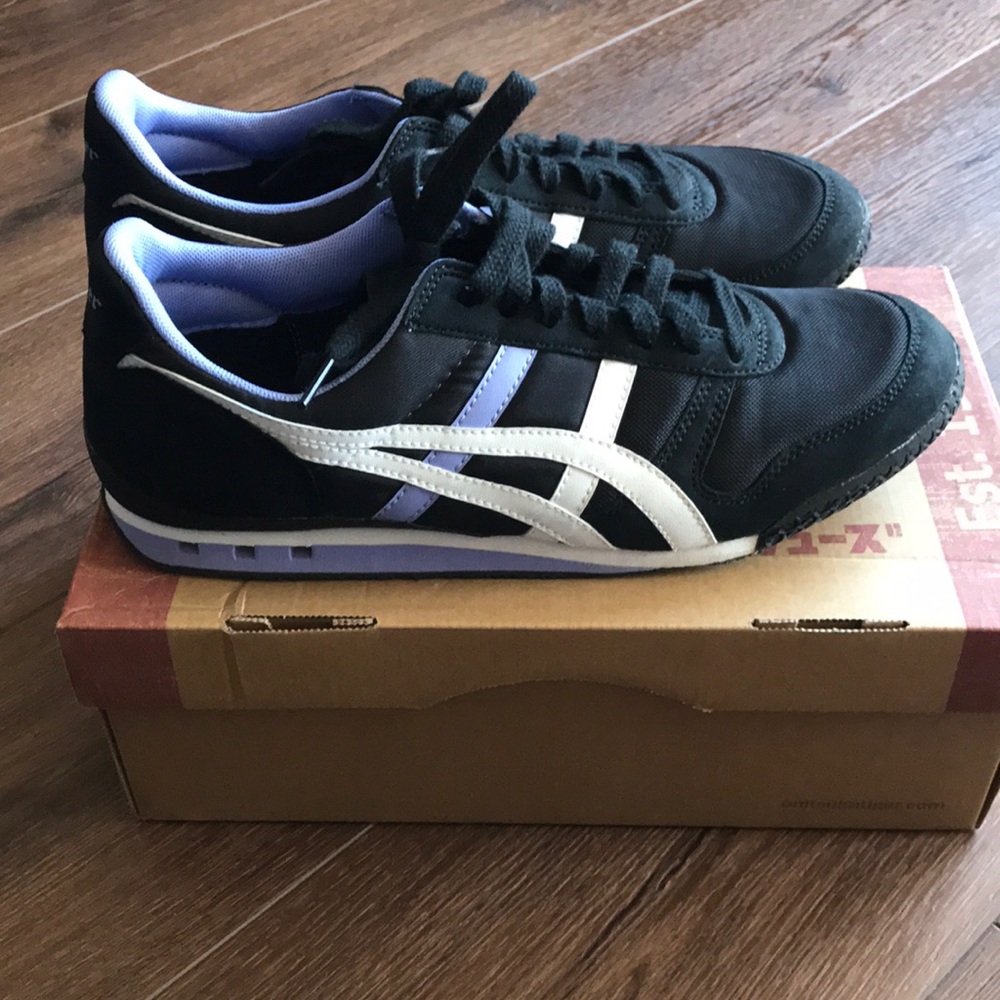 Great Condition Women Sneakers!!